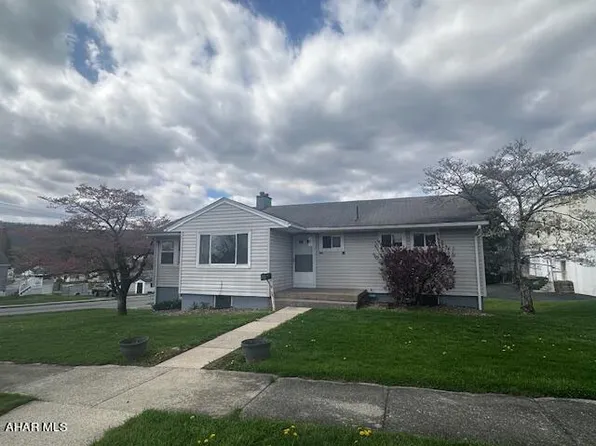901 Walnut St, Roaring Spring, PA 16673