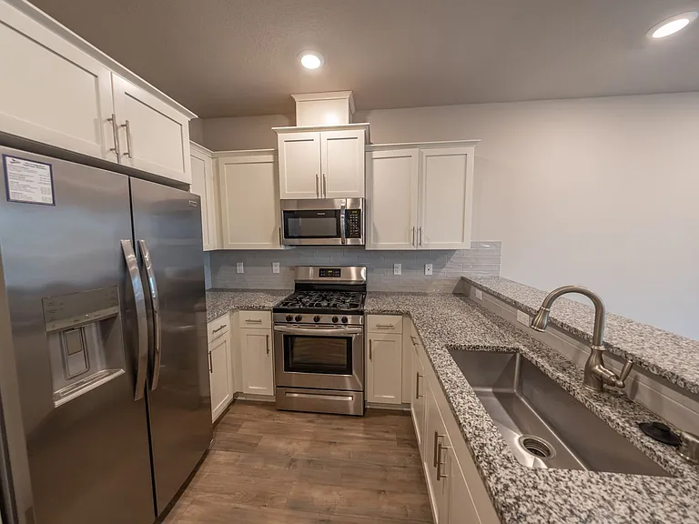 2333 S Brookside Pl — Photo 6