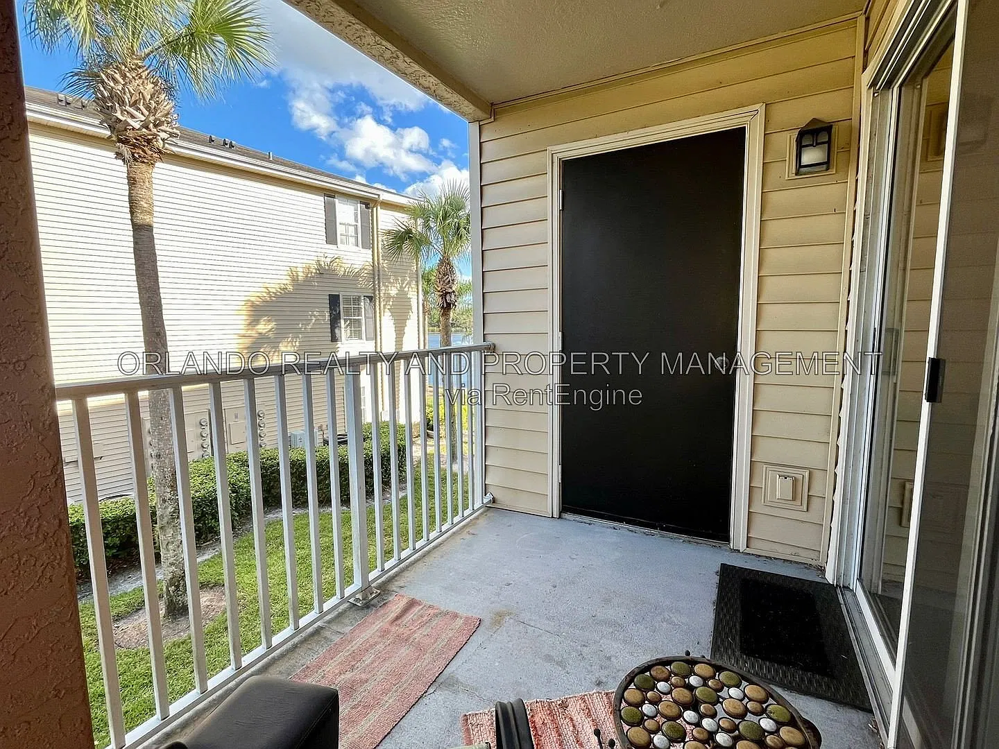 1 bed, 1.0 bath, 576 sqft, $1,299 — Photo 2