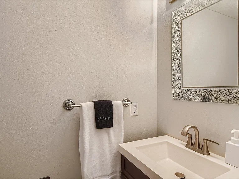 4129 Holland Ave — Photo 26