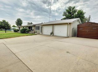 715 21st Ave NW, Minot, ND 58703
