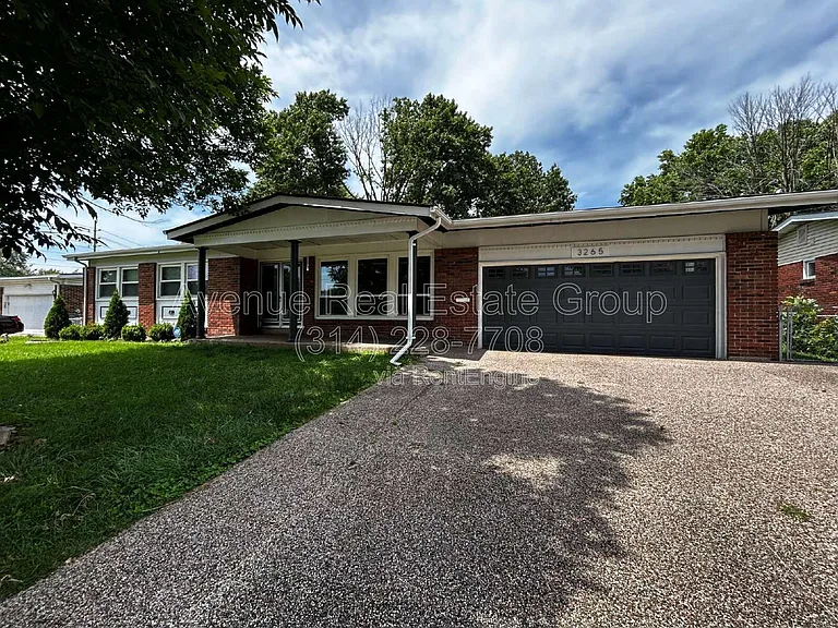 3265 Hermoso Dr — Photo 2