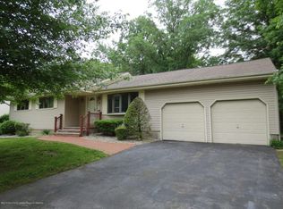 3 Knollwood Rd, Holmdel, NJ 07733