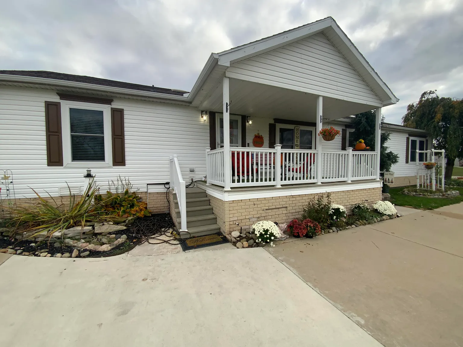 1559 Larkmore Ln photo 1