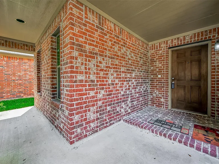 16547 Lanesborough Dr — Photo 4
