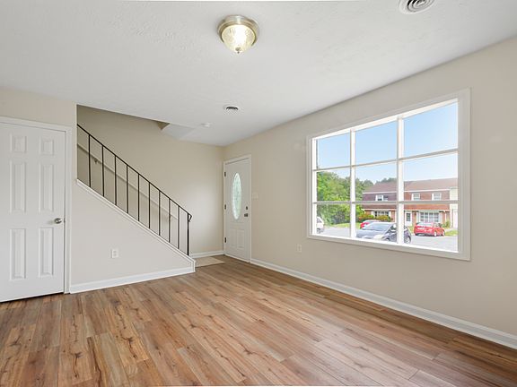 4th image of 206 Ash Hollow Dr