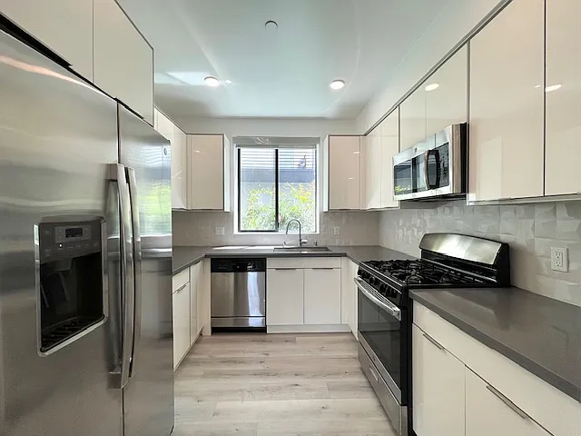 14612 Calvert St #202 — Photo 12