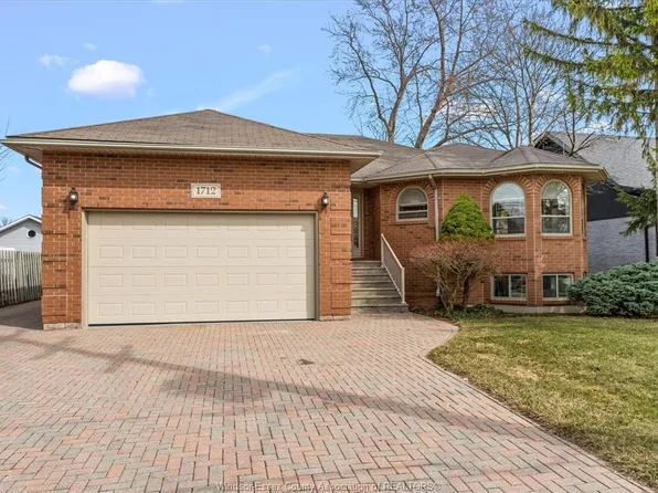 1712 Lesperance Rd, Tecumseh, ON N8N 1Y3