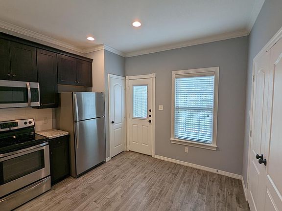 4th image of 301 Sw Pkwy #334