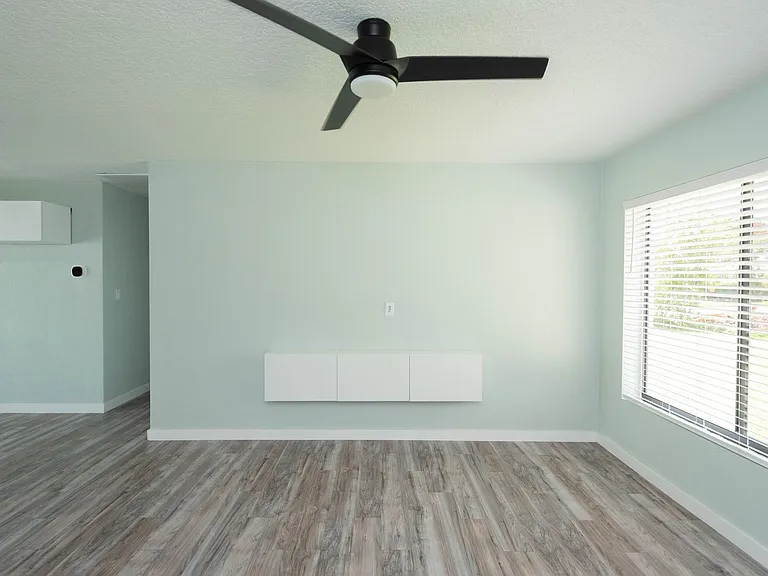 347 S Lakeside Dr — Photo 34