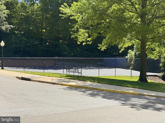 5th image of 4101 Parkglen Ct NW