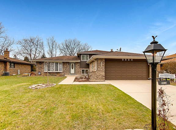 3rd image of 8534 Highcrest Dr