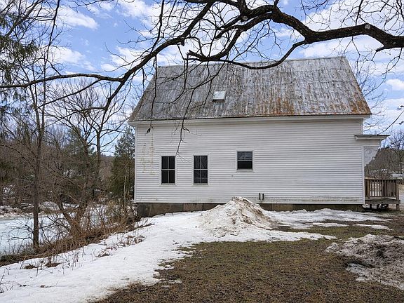 3rd image of 586 Plains Road