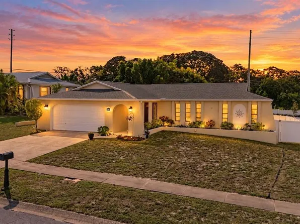 210 LEAFWOOD ROAD, TARPON SPRINGS, FL 34689