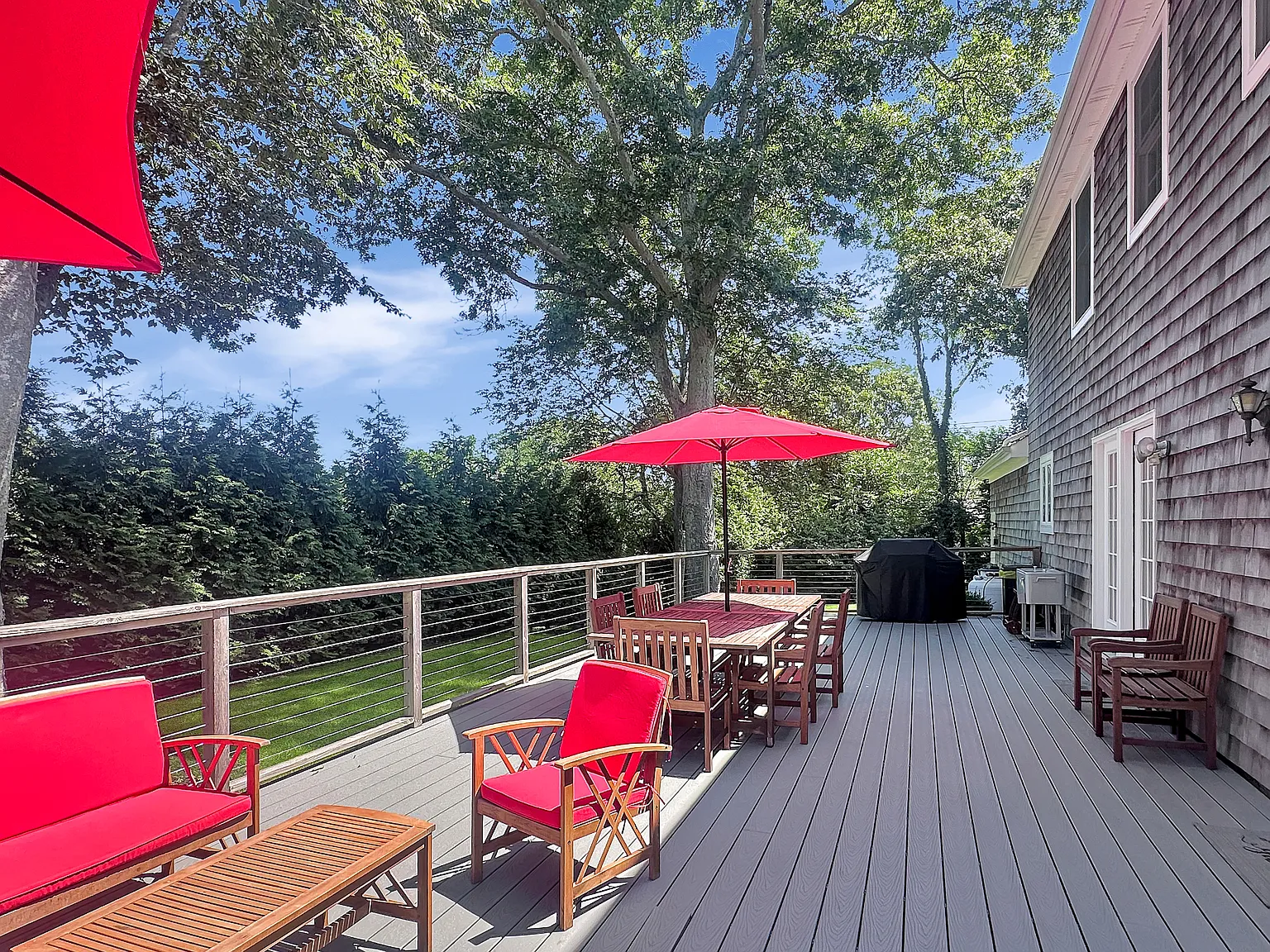 Beautiful House With Pool on Bergen Ave — Photo 4