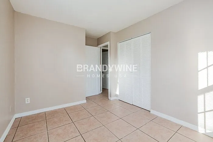 700 E 7th St — Photo 16