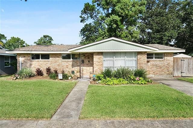 1st image of 101 Roselyn Park Pl