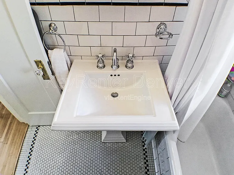 485 S York St — Photo 11