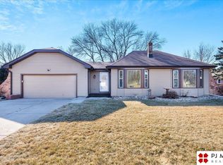 5215 Clay Cir, Omaha, NE 68152