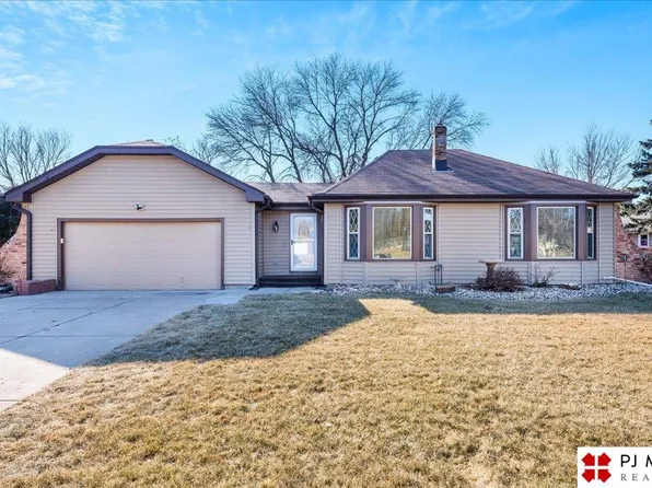 5215 Clay Cir, Omaha, NE 68152