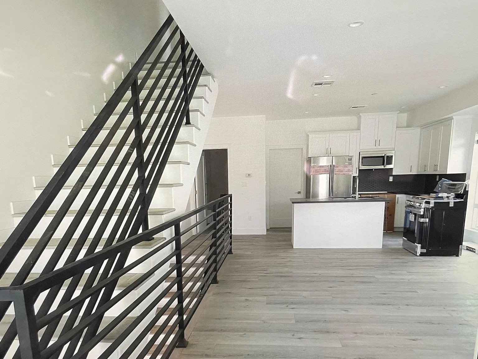 4 bed, 1650 sqft, $4,500 — Photo 2