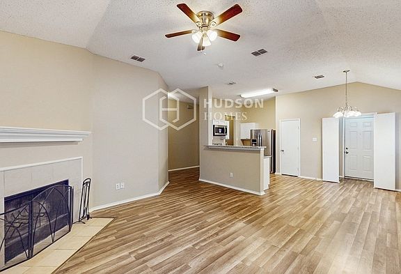 4th image of 824 Canyon Cove Dr