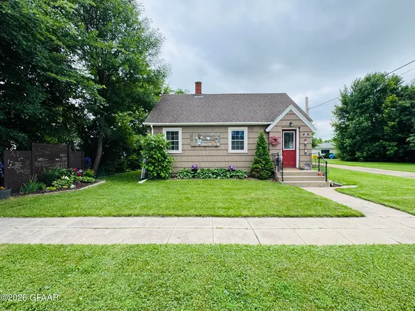 108 2nd Ave, Northwood, ND 58267