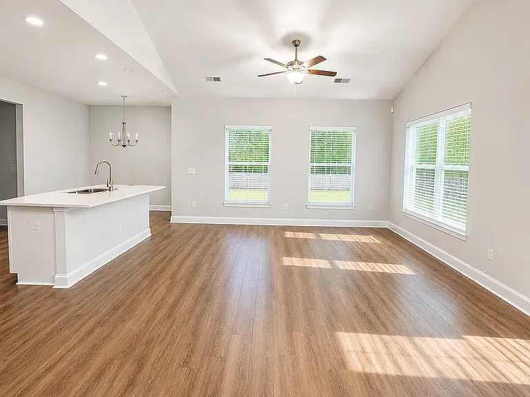 619 Roseridge Dr — Photo 2