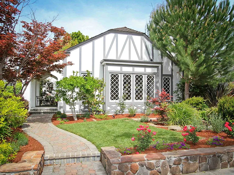 1621 Portola Ave — Photo 1