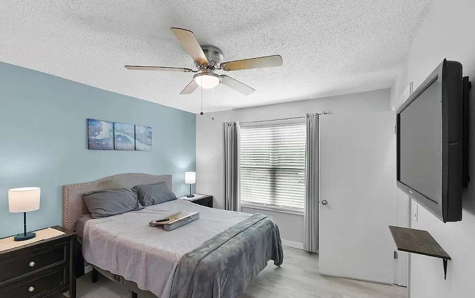 2 bed, 1.5 bath, 1030 sqft, $2,000 — Photo 3