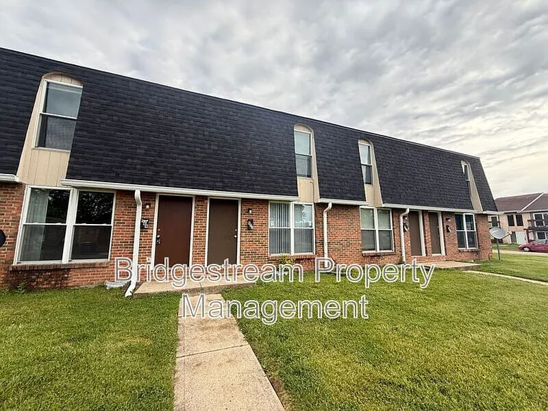 2 bed, 1.0 bath, $1,050 — Photo 1