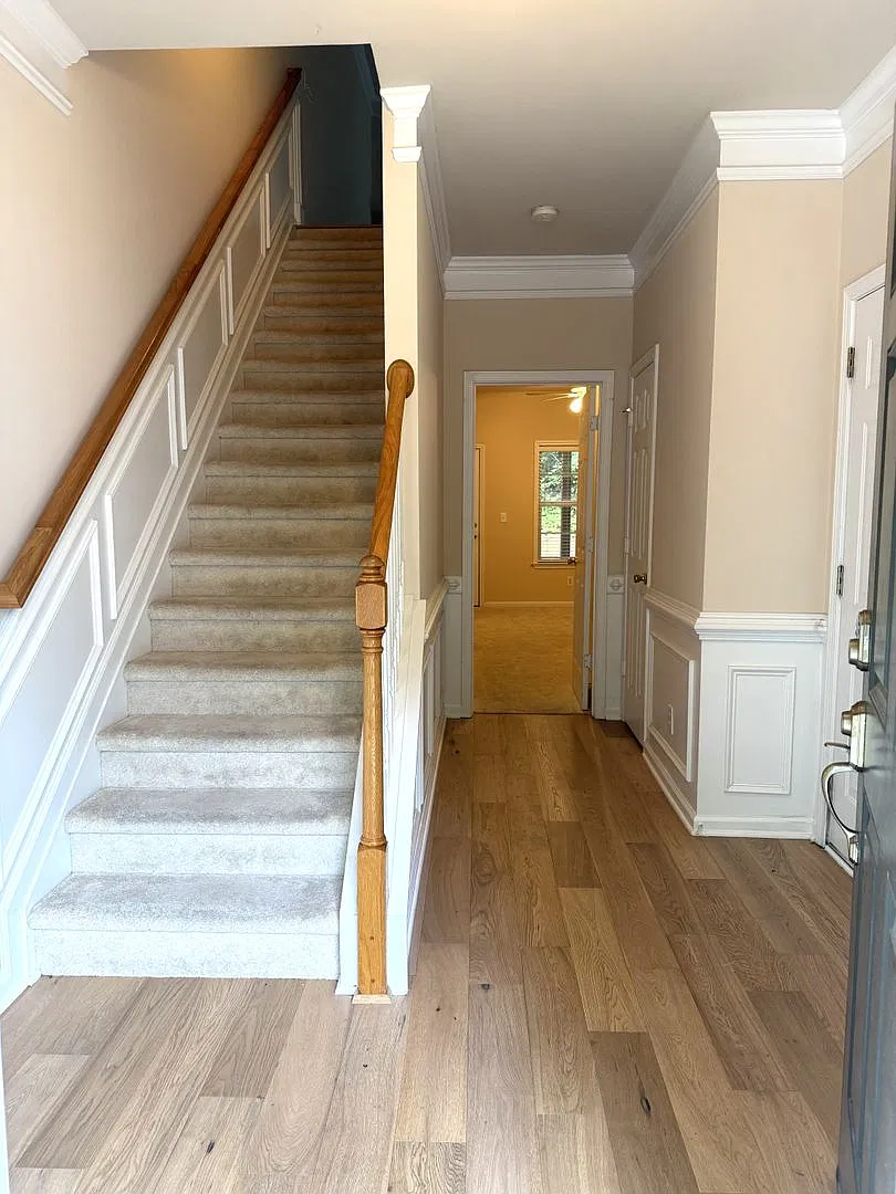 Sandy Springs 3 Bed-3.5 Bath Townhouse in Gated Cambridge, Hardwoods on Main! — Photo 2