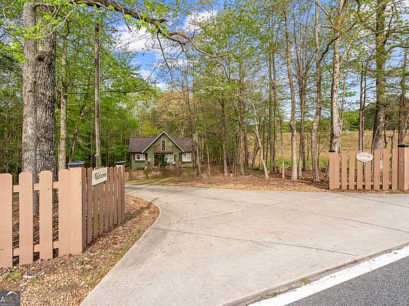 2nd image of 3883 Johnston Rd