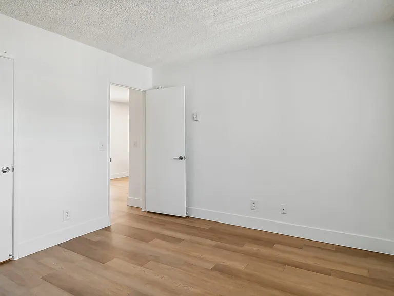 Terre at 1037 Peach — Photo 11