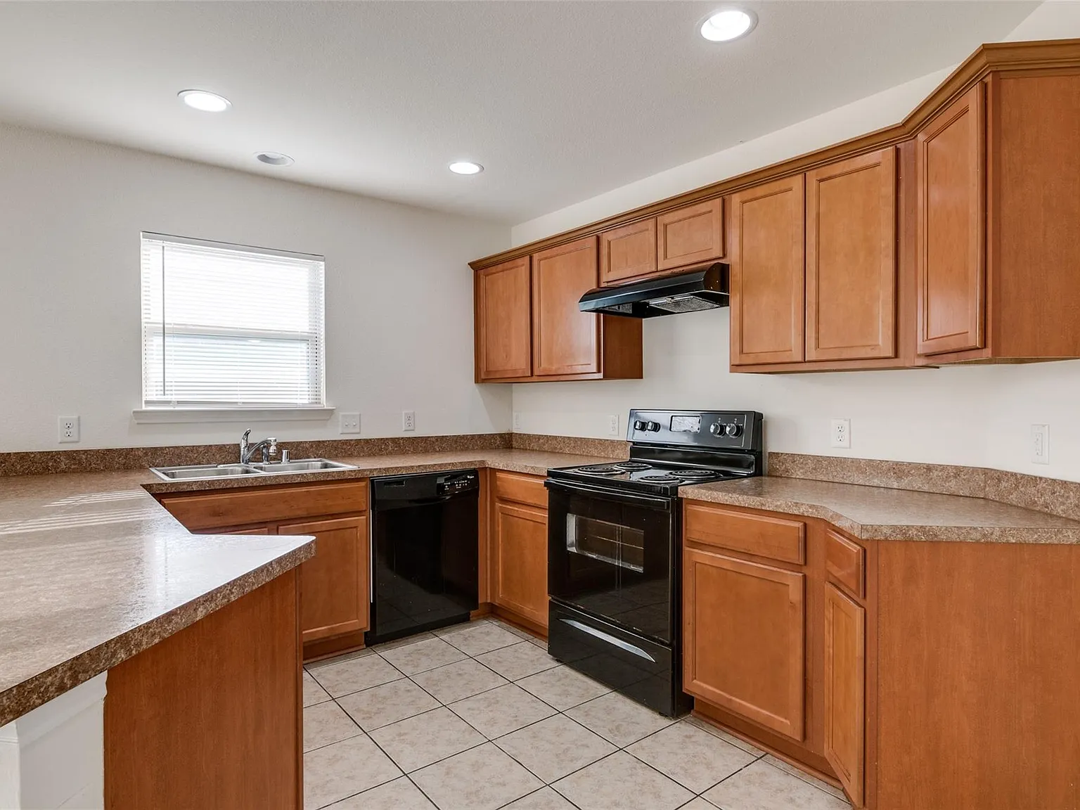 3 bed, 1697 sqft, $1,995 — Photo 3