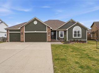 4413 SW Flintrock Dr, Lees Summit, MO 64082