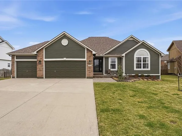 4413 SW Flintrock Dr, Lees Summit, MO 64082