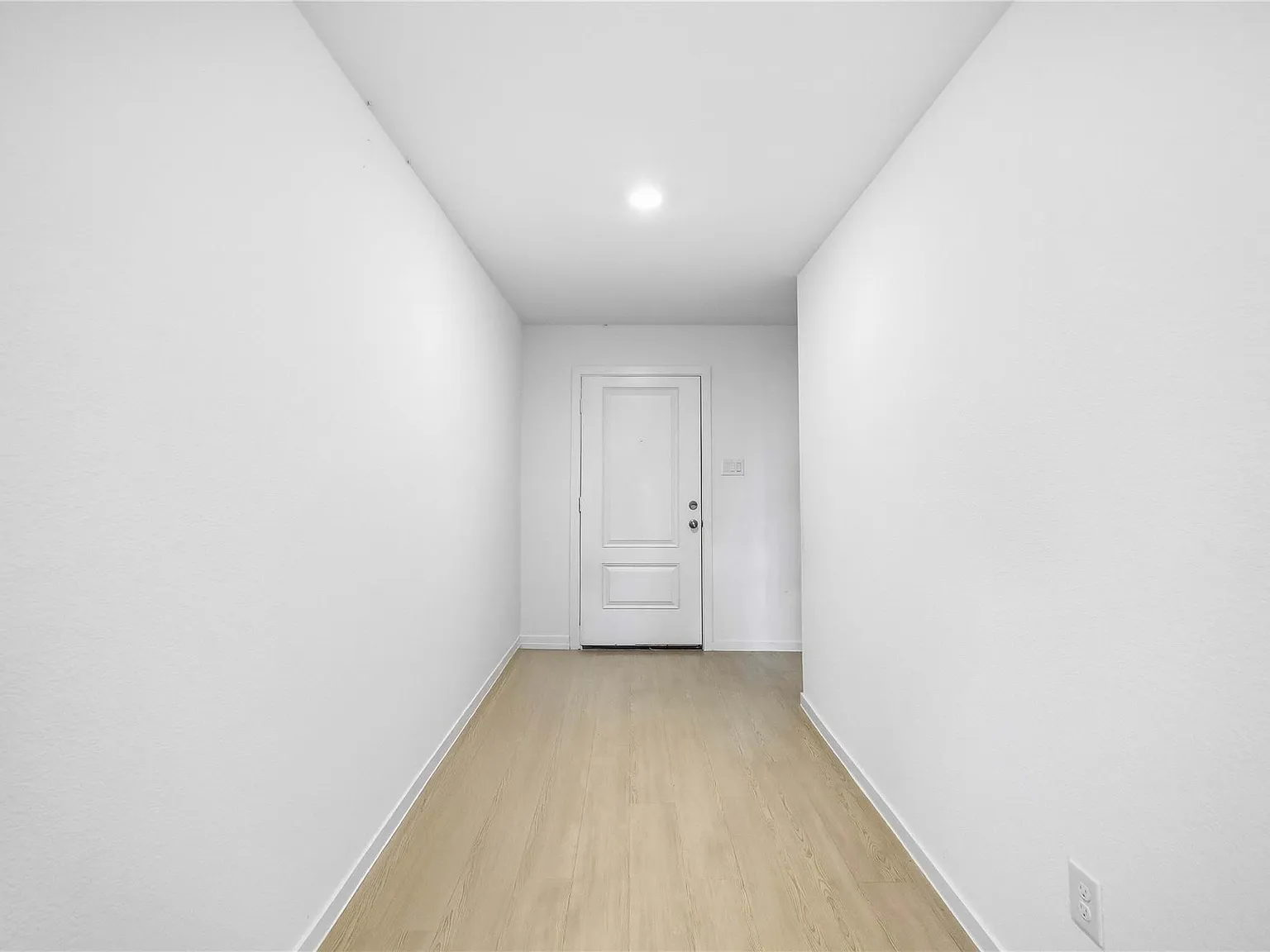 4 bed, 2.5 bath, 2078 sqft, $2,300 — Photo 3