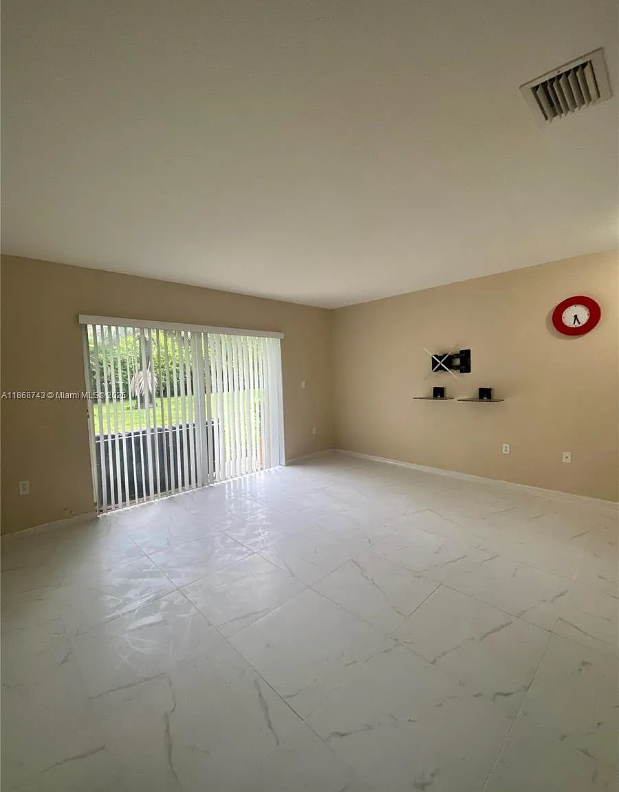 3 bed, 1489 sqft, $2,675 — Photo 3