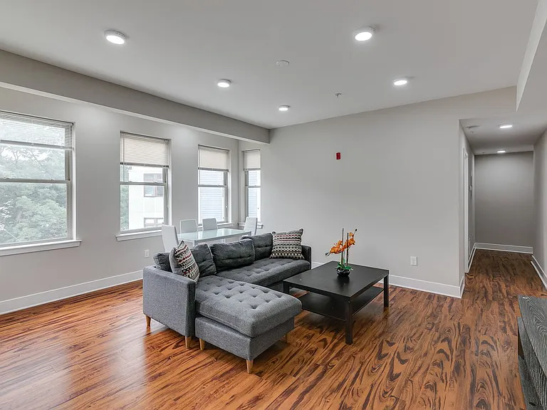 549 Armstrong St #302 — Photo 7