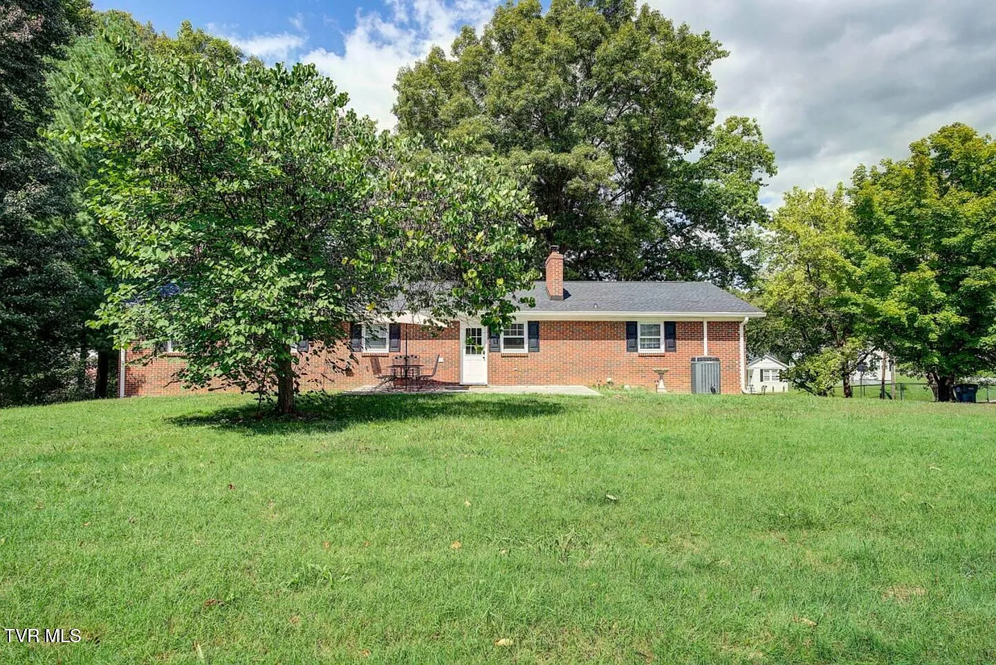 3 bed, 1418 sqft, $2,500 — Photo 3