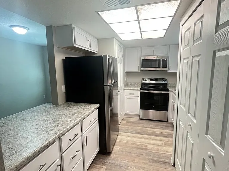 Spring Garden Apartments — Photo 14