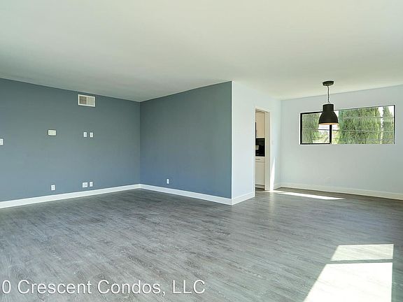 5th image of 310 N Crescent Dr APT 205