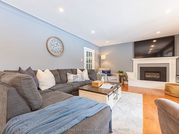 3rd image of 652 Baywood Rd