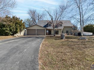 422 S Western St, Onaga, KS 66521