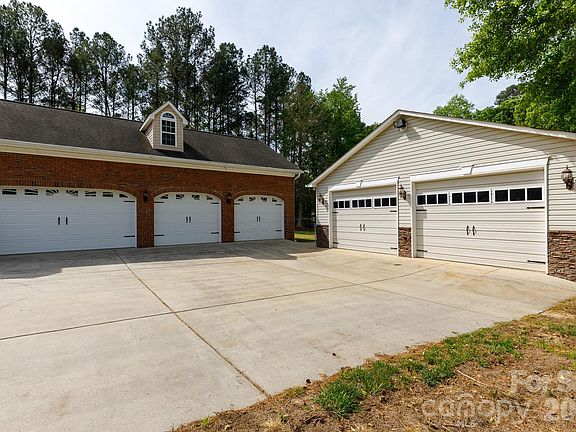 3rd image of 4307 Edgeland Rd