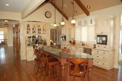 3rd image of 202 Forest Edge Dr