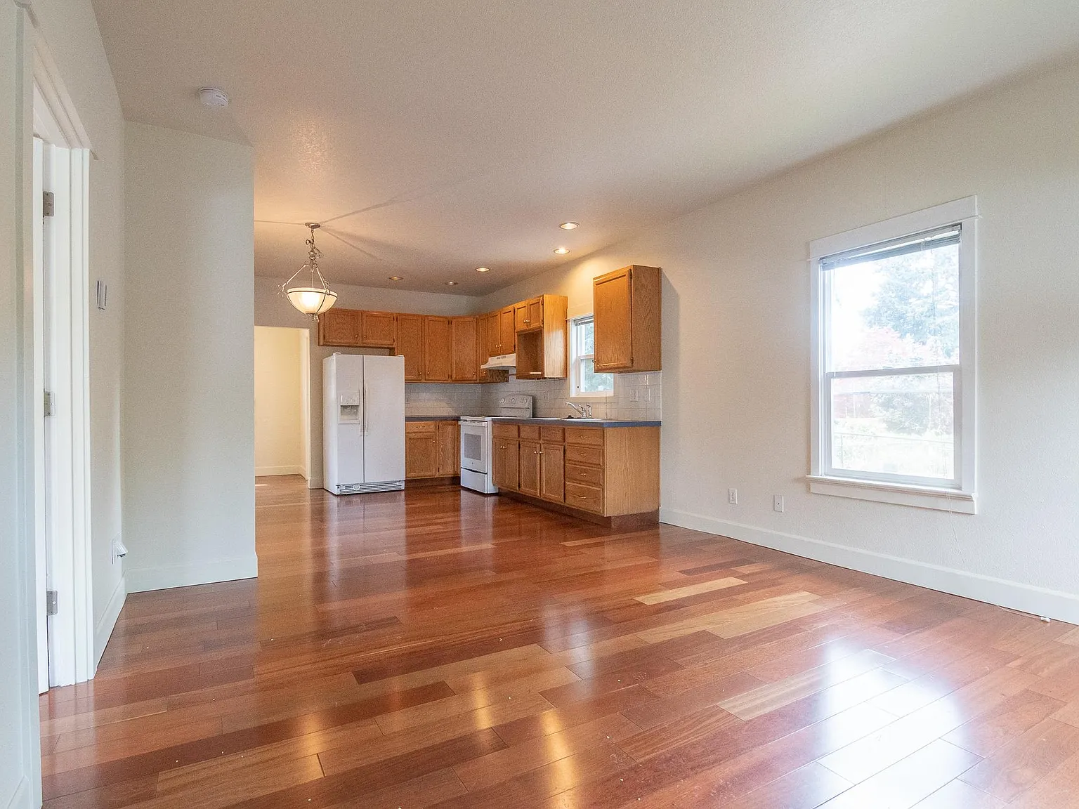 4 bed, 1632 sqft, $3,600 — Photo 2