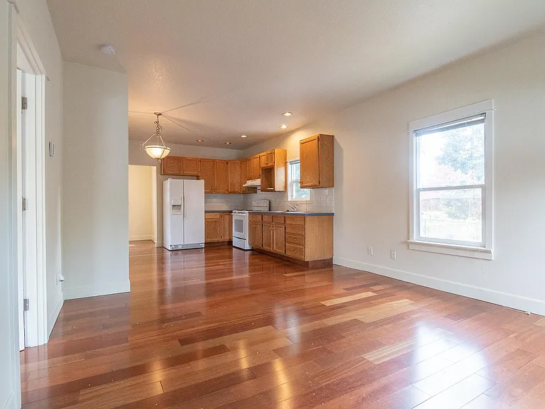 1004 N Mason St — Photo 2