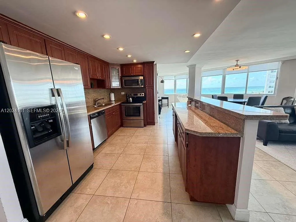 Burleigh House Condo — Photo 3